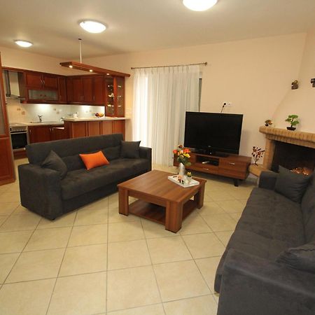 Spacious Country Apartment วราโวนา ภายนอก รูปภาพ