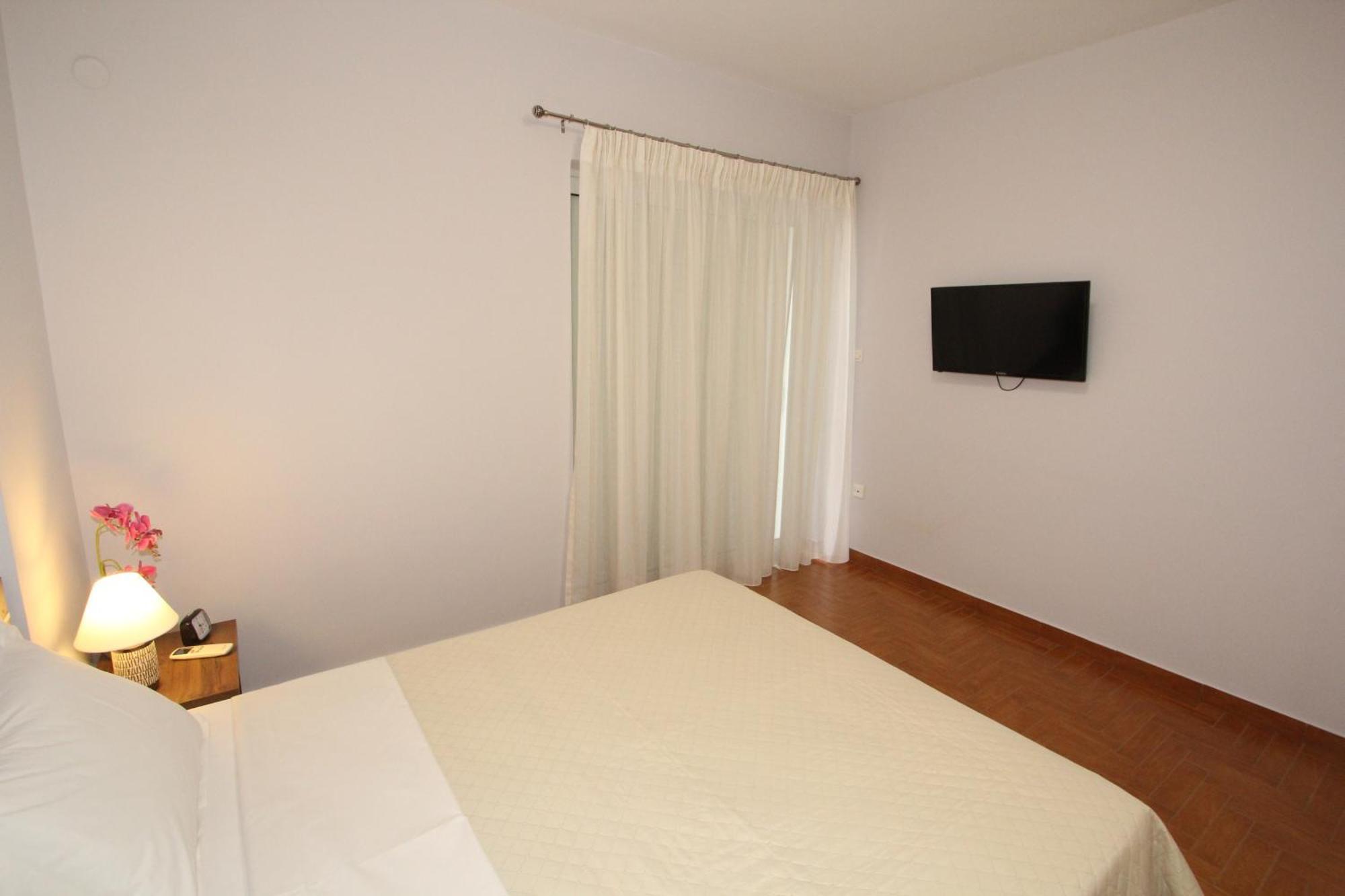 Spacious Country Apartment วราโวนา ภายนอก รูปภาพ